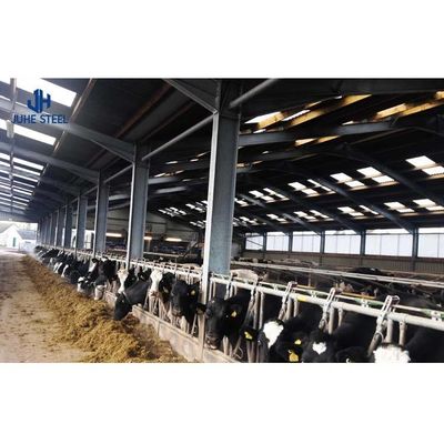 Prefabricated Steel Cow Milk Farm House with Sandwich Panel Roofing and Rolling Door